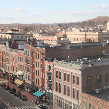 Courtyard Waterbury Downtown Hotel Exterior photo